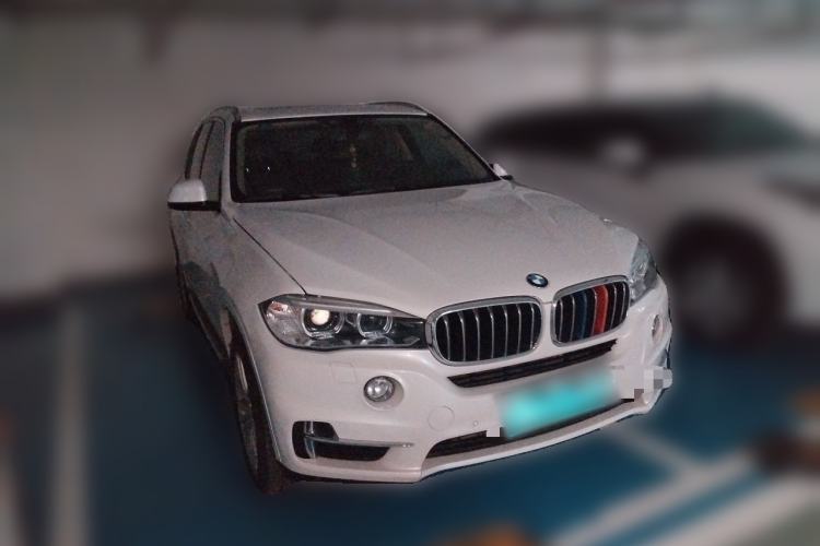 Used BMW X5 2017 xDrive28i Front Right 45 Deg