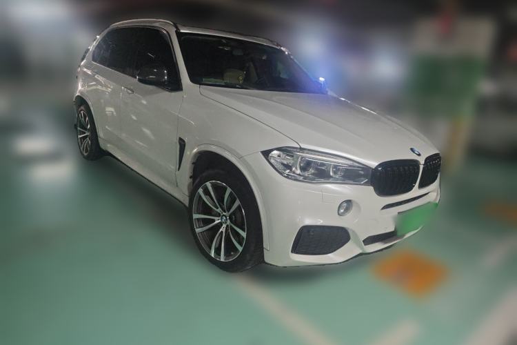 Used BMW X5 2017 xDrive28i Front Right 45 Deg