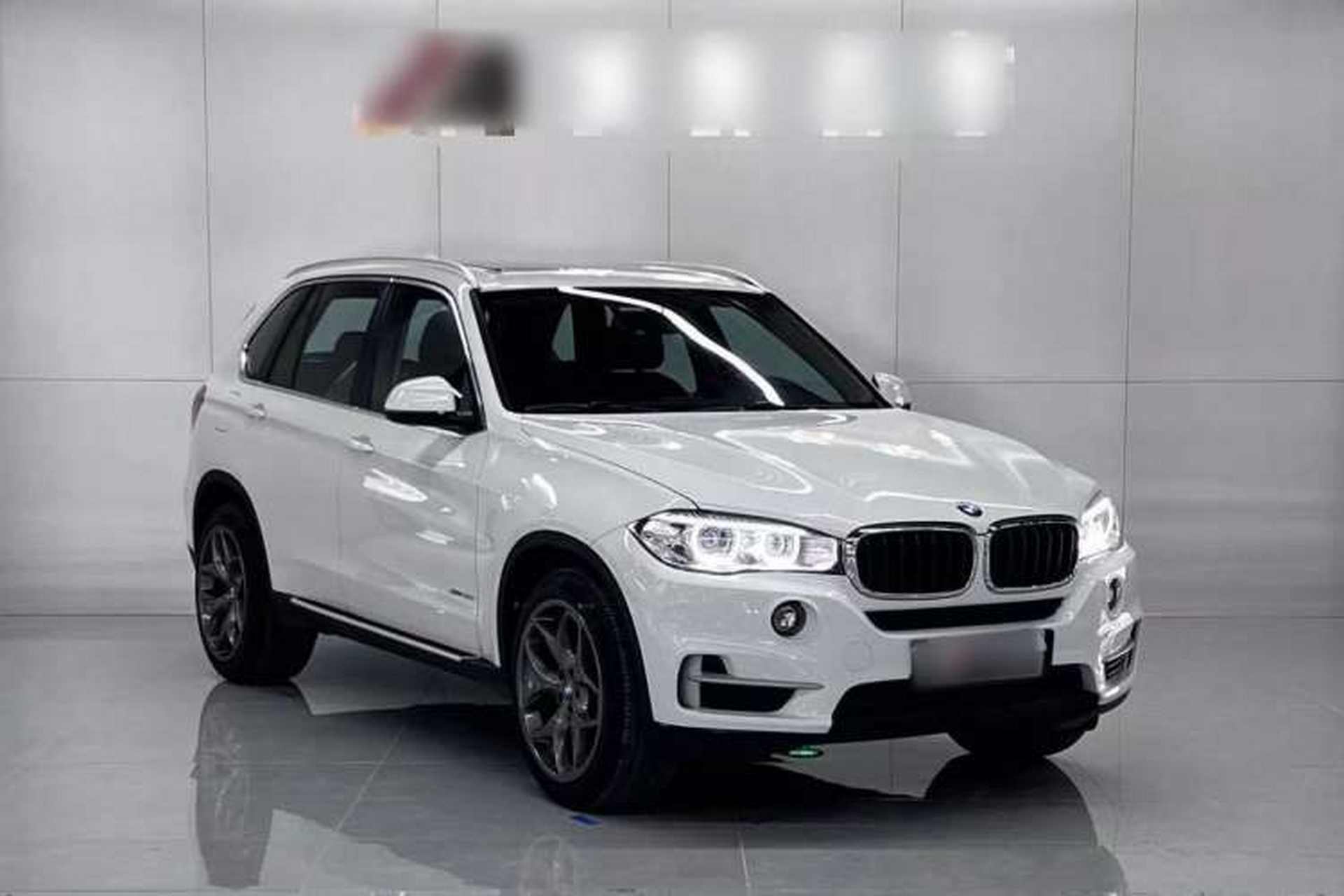 Used BMW X5 2017 xDrive35i Middle East Front Right 45 Deg