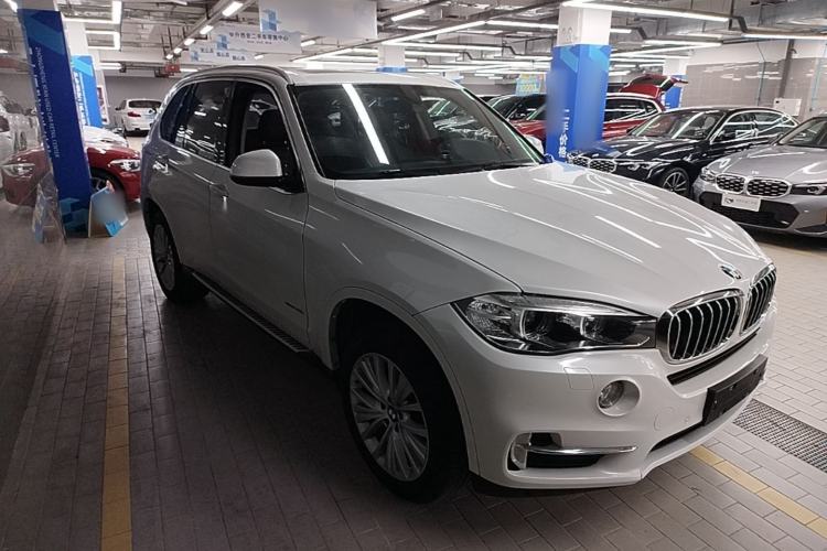 Used BMW X5 2017 xDrive28i Front Right 45 Deg