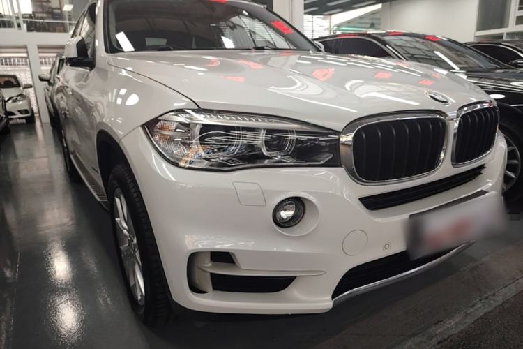 Used BMW X5 2017 xDrive35i Standard Model U.S. Specification Front Right 45 Deg