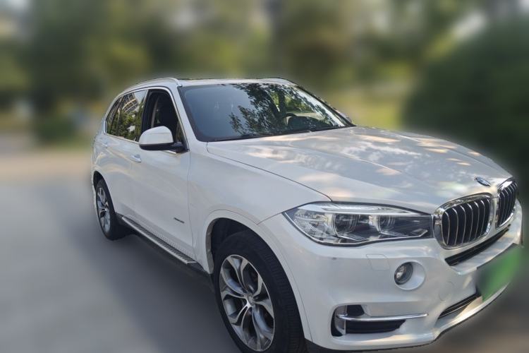 Used BMW X5 2017 xDrive35i Elegant Edition Front Right 45 Deg