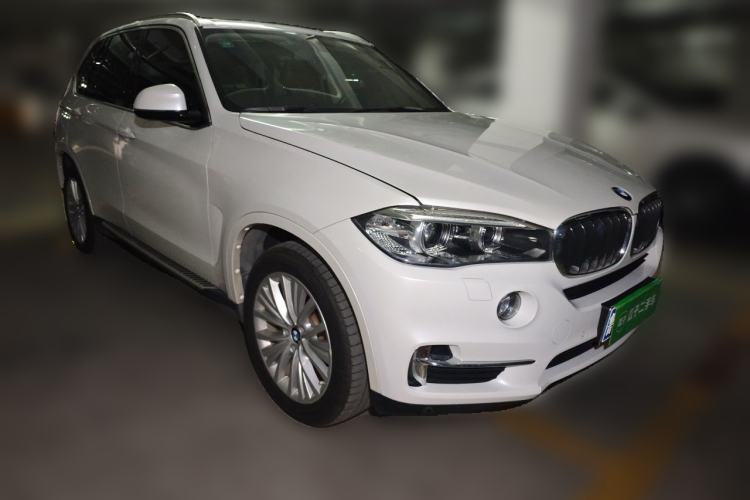 Used BMW X5 2017 xDrive28i Front Right 45 Deg