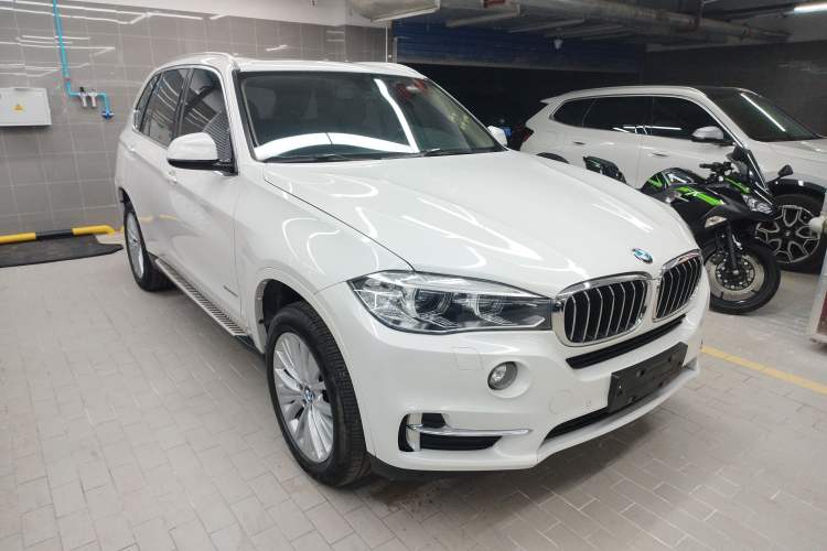 Used BMW X5 2017 xDrive28i Front Right 45 Deg