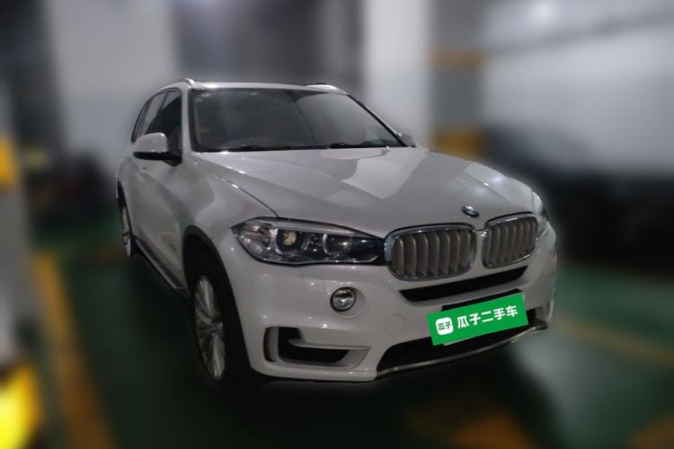 Used BMW X5 2017 xDrive35i Leading Model Front Right 45 Deg