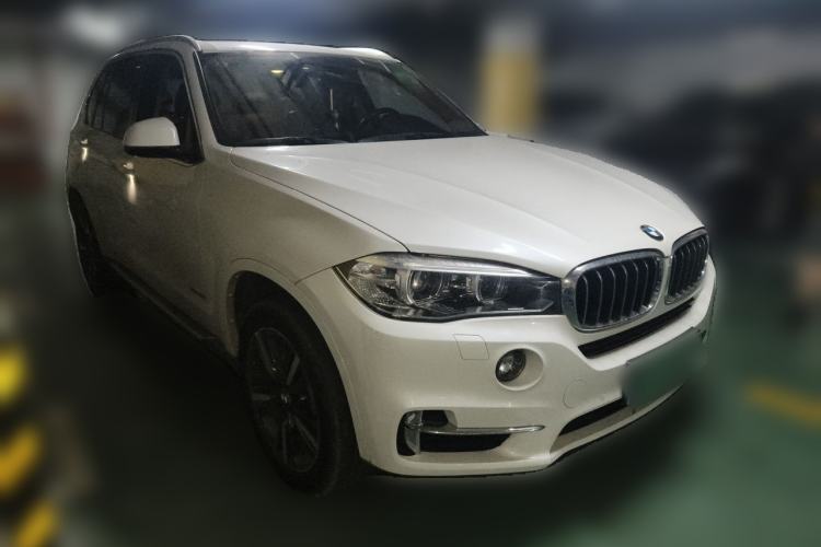 Used BMW X5 2017 xDrive35i Elegant Edition Front Right 45 Deg