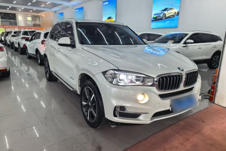 Used BMW X5 2017 xDrive35i Elegant Edition Front Right 45 Deg