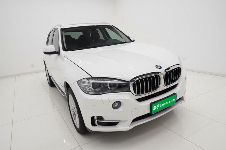 Used BMW X5 2017 xDrive28i Front Right 45 Deg