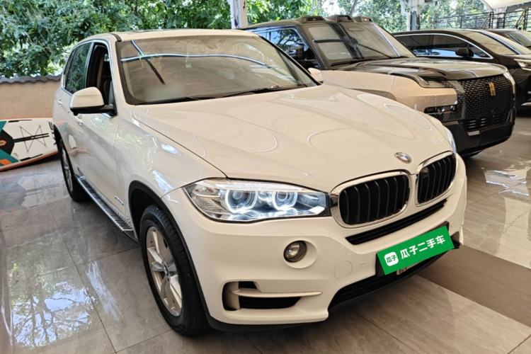 Used BMW X5 2017 xDrive35i Middle East Front Right 45 Deg