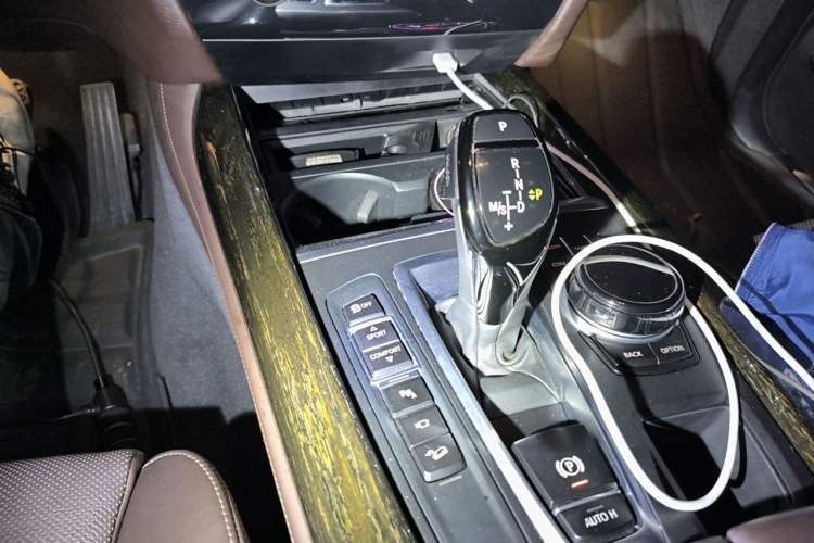 Used BMW X5 2017 xDrive35i M Sport Edition Gear Lever