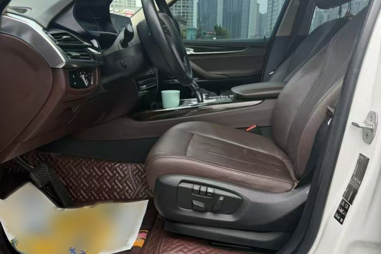 Used BMW X5 2017 xDrive28i Interior 1