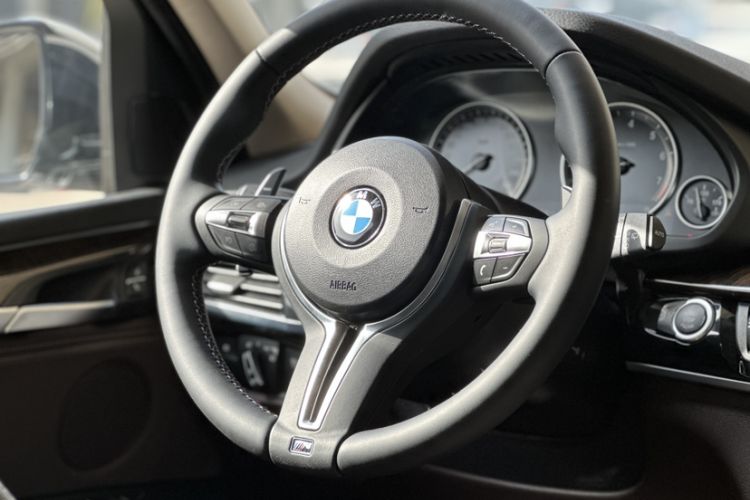 Used BMW X5 2017 xDrive35i Elegant Edition Interior 10