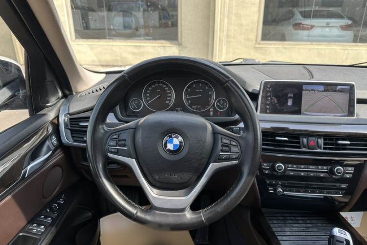 Used BMW X5 2017 xDrive28i Interior 2