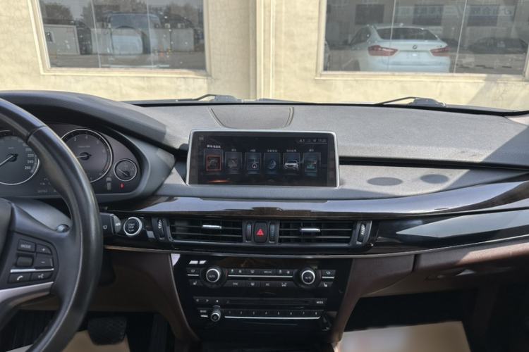 Used BMW X5 2017 xDrive28i Interior 3