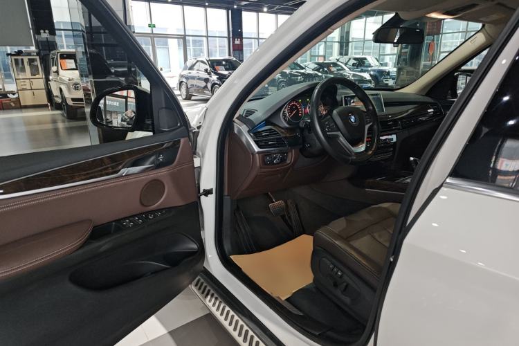 Used BMW X5 2017 xDrive35i Elegant Edition Interior 3