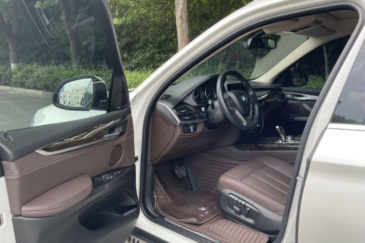 Used BMW X5 2017 xDrive35i Elegant Edition Interior 3