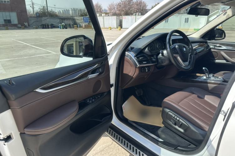 Used BMW X5 2017 xDrive28i Interior 5