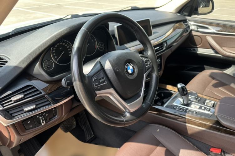 Used BMW X5 2017 xDrive28i Interior 7