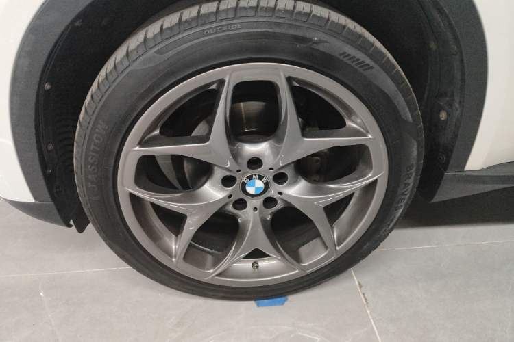 Used BMW X5 2017 xDrive35i Middle East Left Front Wheel Hub