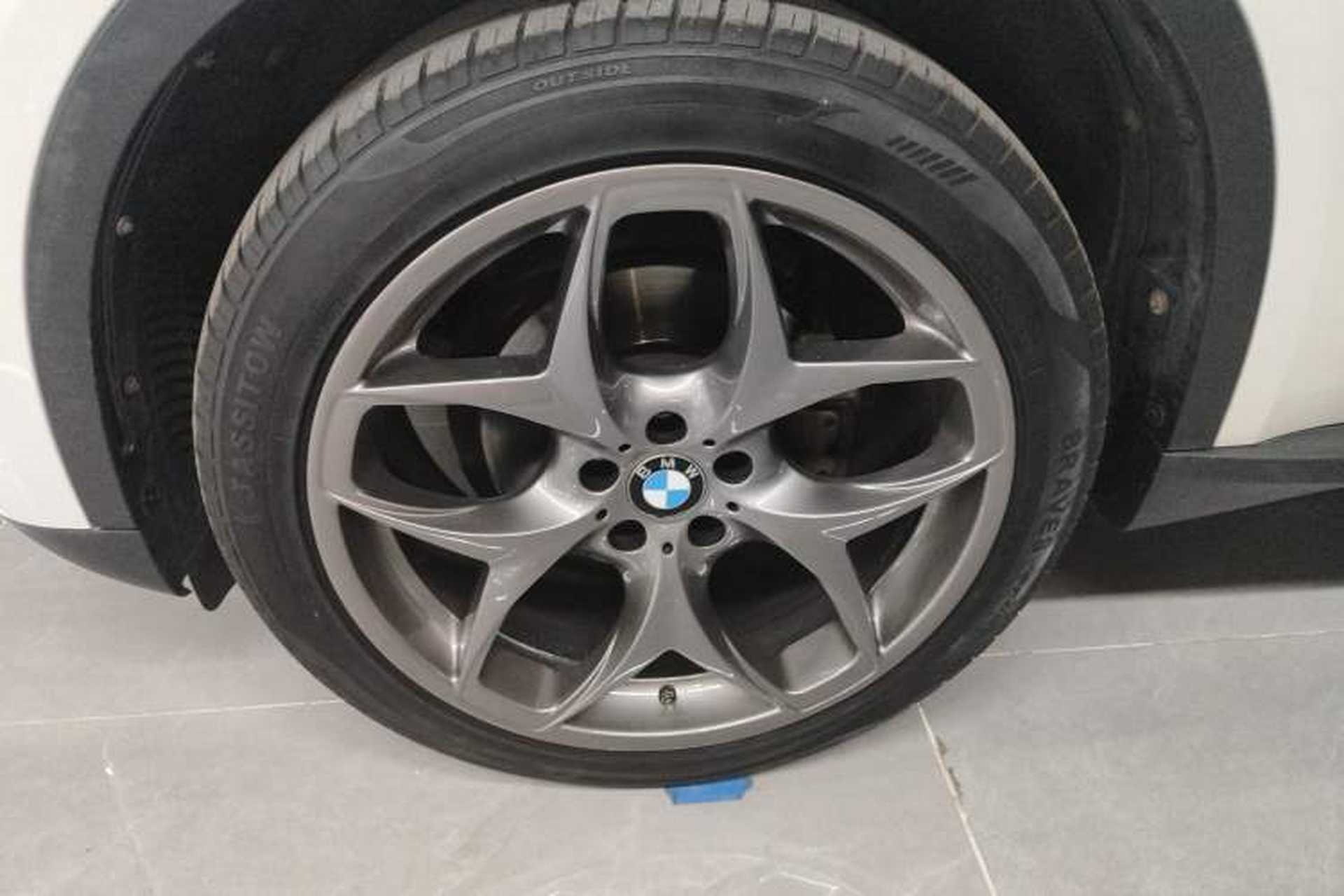 Used BMW X5 2017 xDrive35i Middle East Left Front Wheel Hub