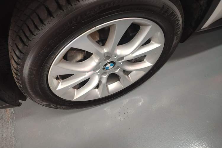 Used BMW X5 2017 xDrive35i Standard Model U.S. Specification Left Front Wheel Hub