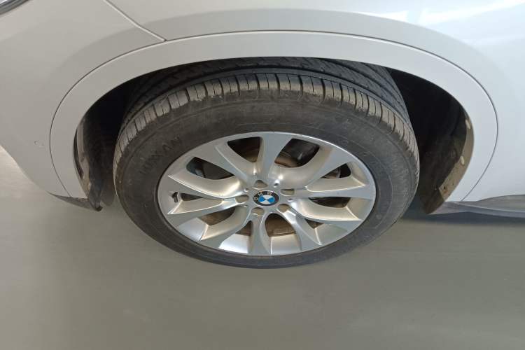 Used BMW X5 2017 xDrive28i Left Front Wheel Hub