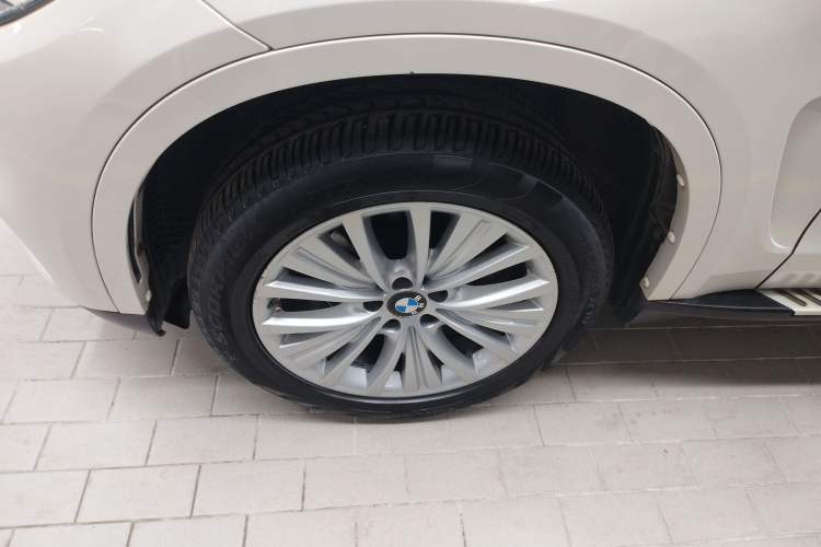 Used BMW X5 2017 xDrive28i Left Front Wheel Hub