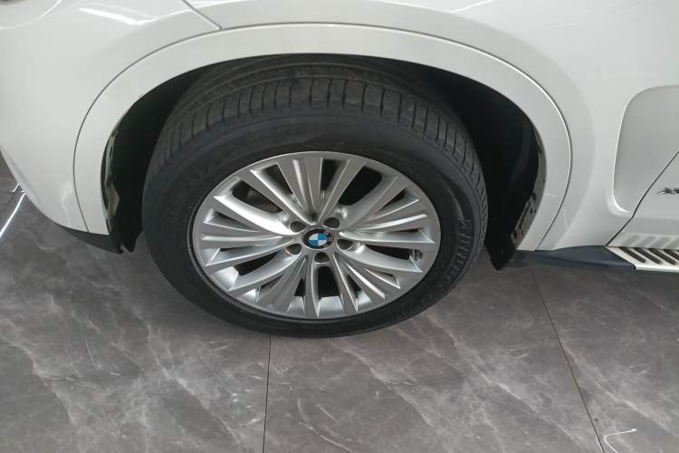 Used BMW X5 2017 xDrive28i Left Front Wheel Hub