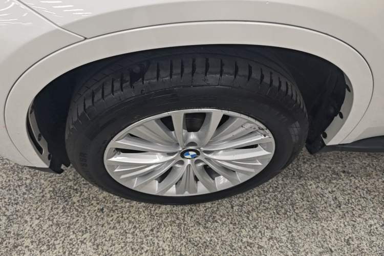Used BMW X5 2017 xDrive28i Left Front Wheel Hub