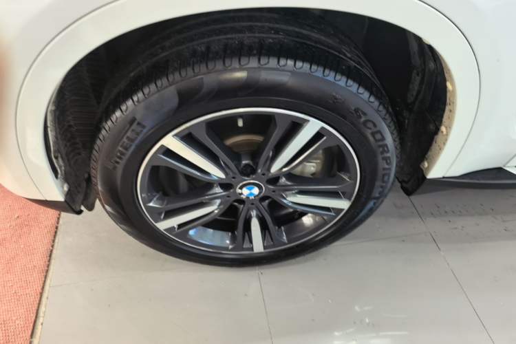 Used BMW X5 2017 xDrive35i Elegant Edition Left Front Wheel Hub