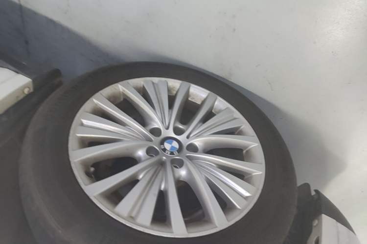 Used BMW X5 2017 xDrive28i Left Front Wheel Hub