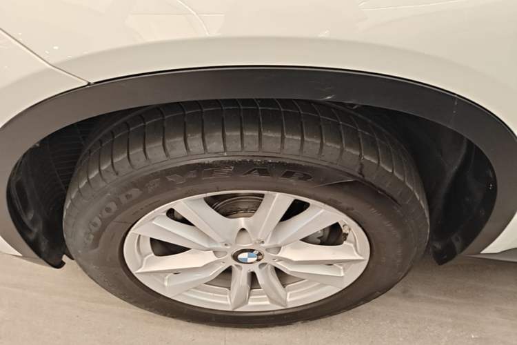 Used BMW X5 2017 xDrive35i Middle East Left Front Wheel Hub