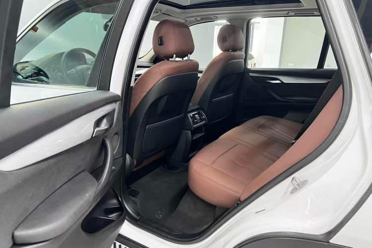 Used BMW X5 2017 xDrive35i Middle East Left Rear Seat