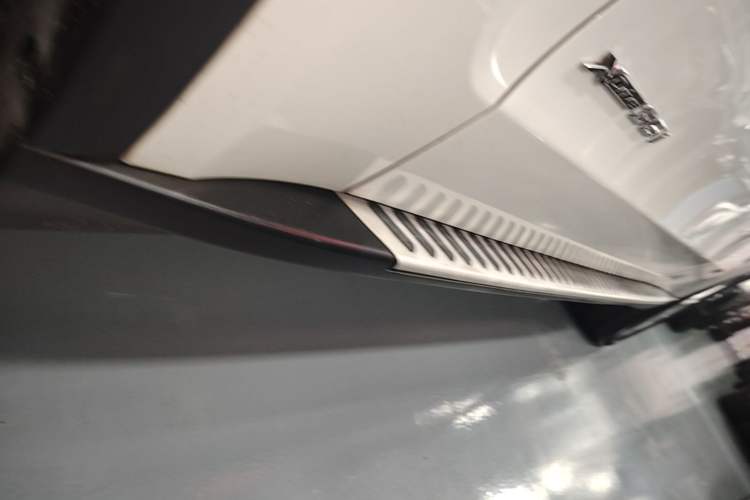 Used BMW X5 2017 xDrive35i Standard Model U.S. Specification Left Side Sill