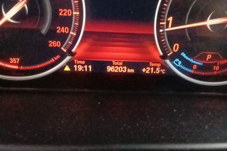 Used BMW X5 2017 xDrive28i Odometer Close Up