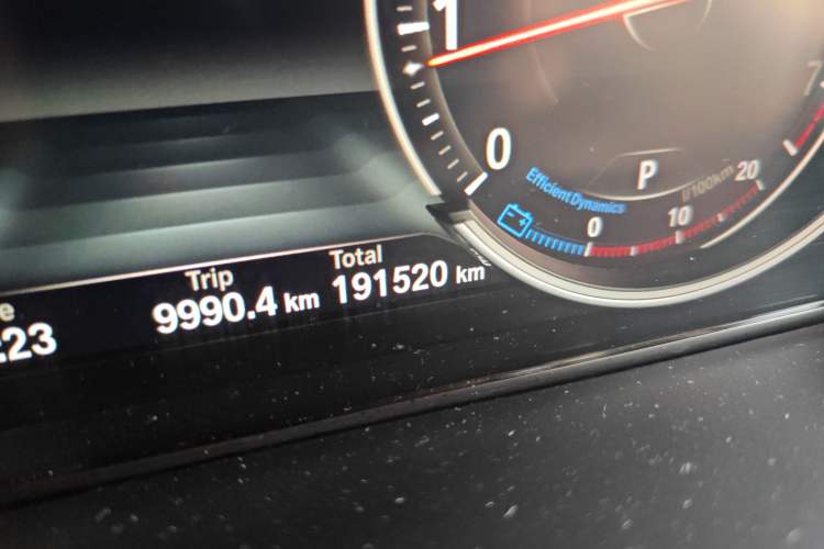 Used BMW X5 2017 xDrive28i Odometer Close Up