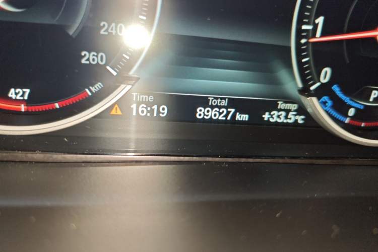 Used BMW X5 2017 xDrive28i Odometer Close Up