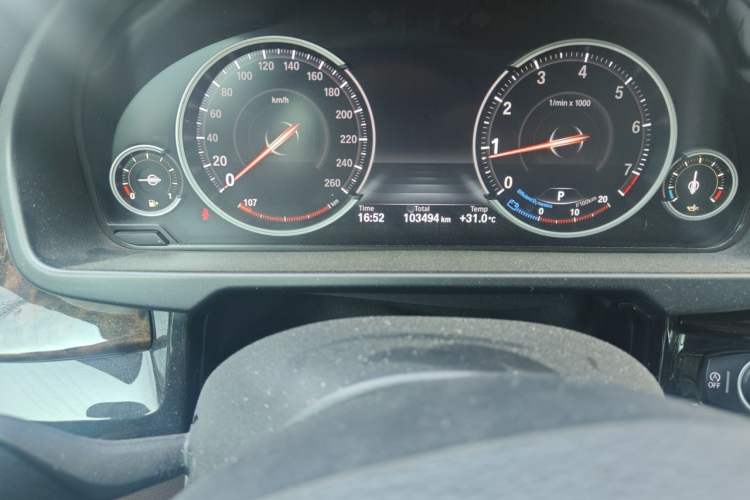 Used BMW X5 2017 xDrive28i Odometer Close Up