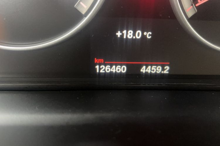 Used BMW X5 2017 xDrive28i Odometer Close Up