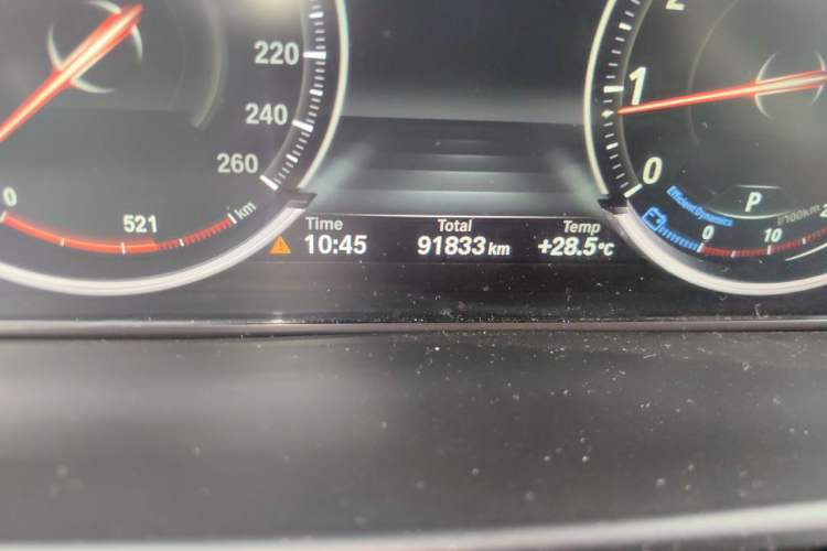 Used BMW X5 2017 xDrive28i Odometer Close Up