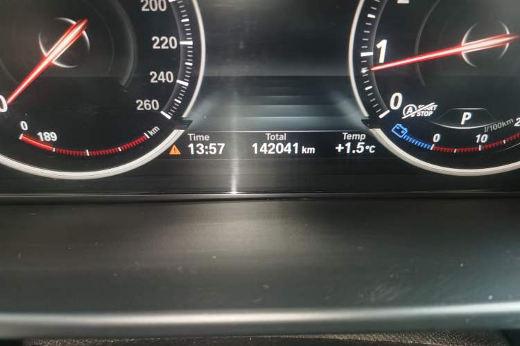 Used BMW X5 2017 xDrive35i Middle East Odometer Close Up
