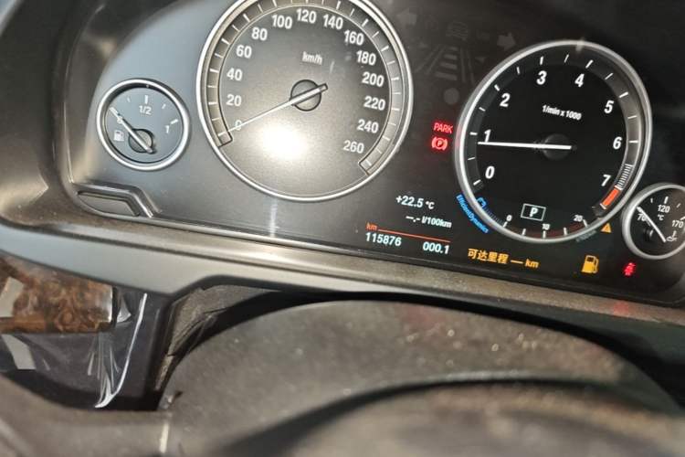 Used BMW X5 2017 xDrive28i Odometer Close Up
