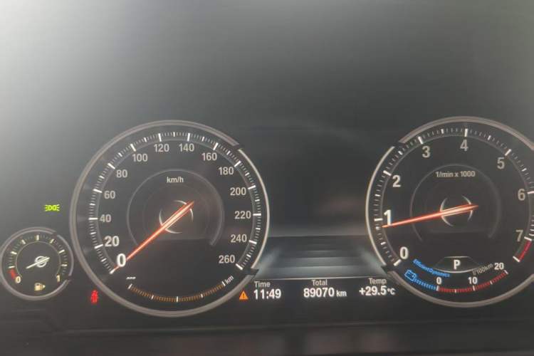 Used BMW X5 2017 xDrive28i Odometer Close Up