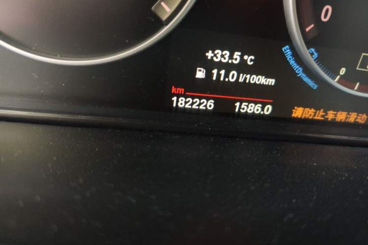 Used BMW X5 2017 xDrive28i Odometer Close Up