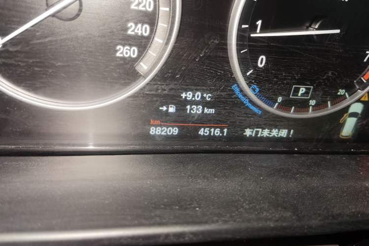Used BMW X5 2017 xDrive28i Odometer Close Up
