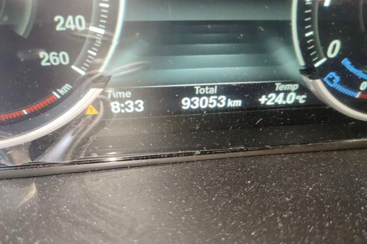 Used BMW X5 2017 xDrive28i Odometer Close Up