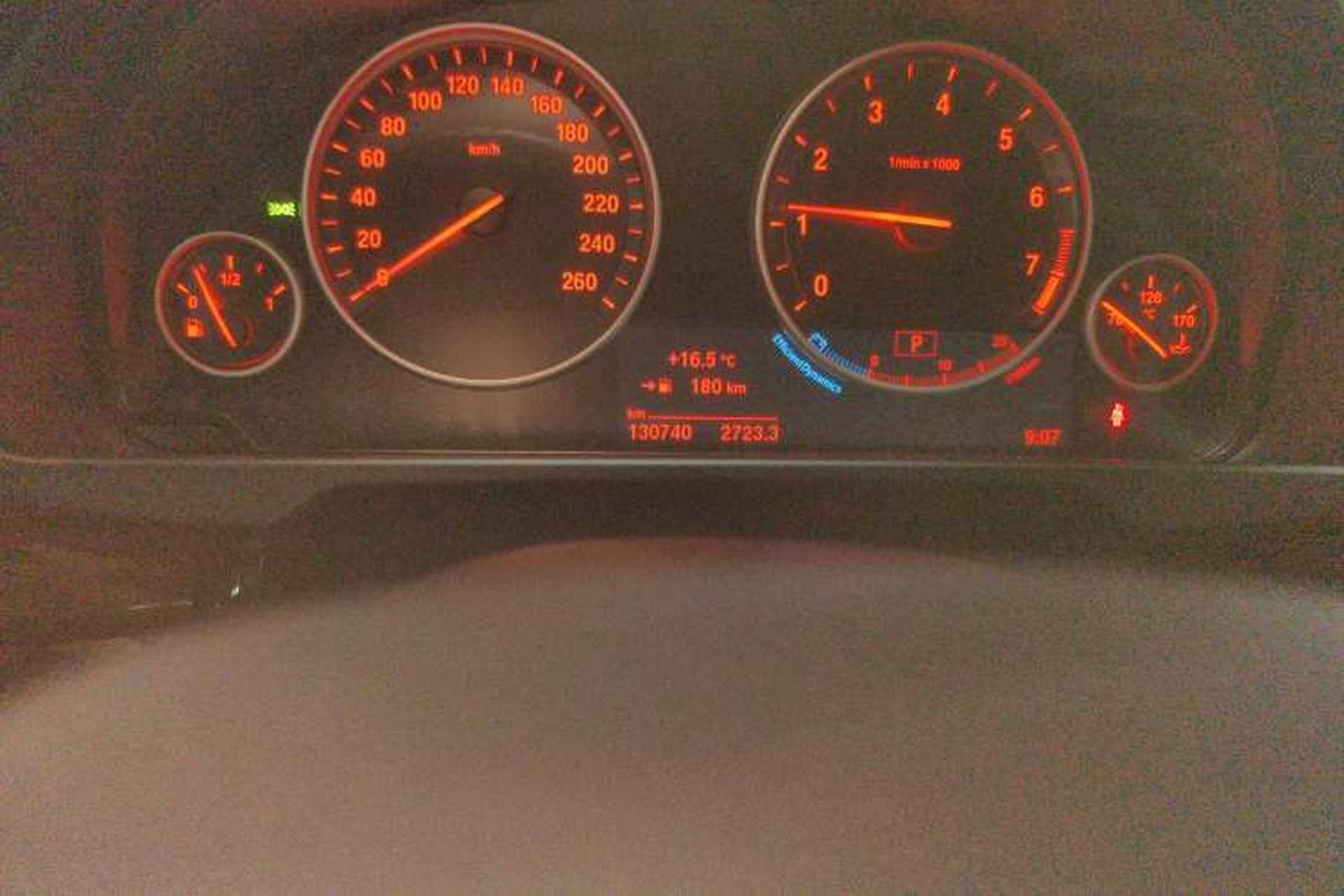 Used BMW X5 2017 xDrive28i Odometer Close Up