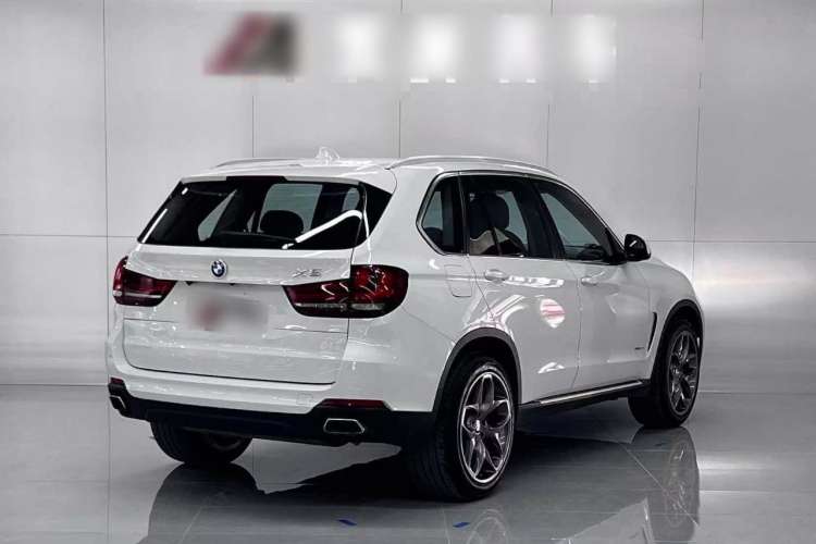 Used BMW X5 2017 xDrive35i Middle East Rear Right 45 Deg