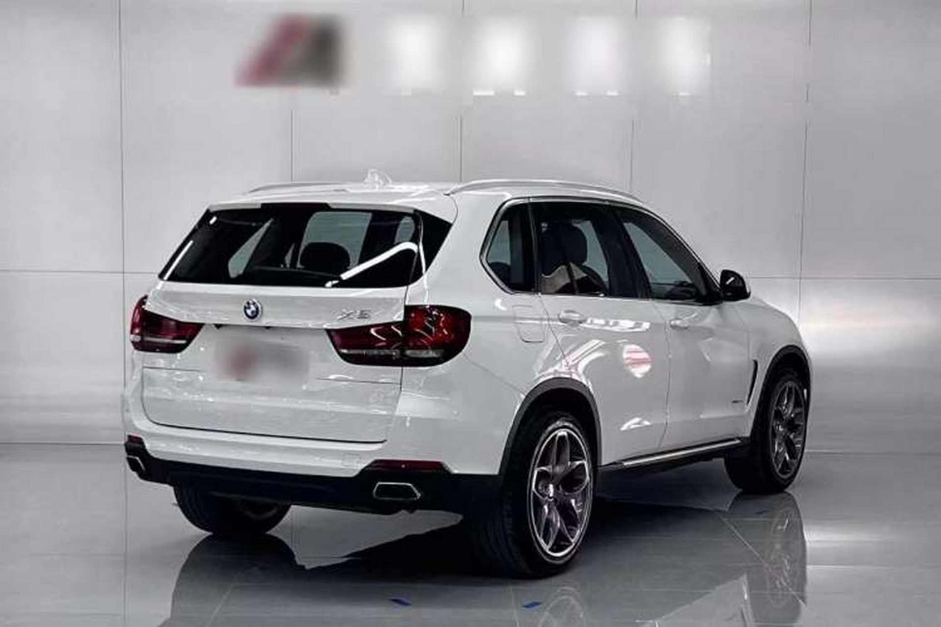 Used BMW X5 2017 xDrive35i Middle East Rear Right 45 Deg