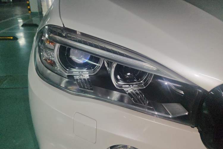 Used BMW X5 2017 xDrive28i Right Front Headlight